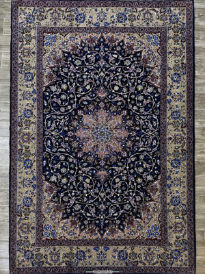 PERSIAN ISFAHAN SIGNED SEYRAFIAN 5 X 8