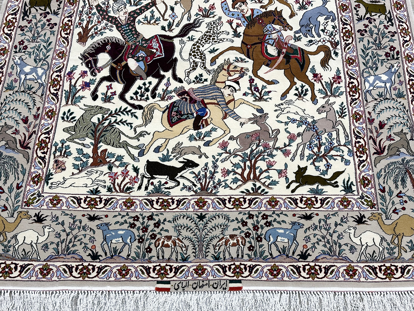 PERSIAN VINTAGE ISFAHAN HUNTING SCENE SIGNED BY KEYVAN 5.2 X 8.5 - Image 2