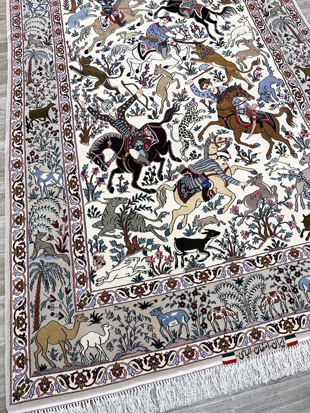 PERSIAN VINTAGE ISFAHAN HUNTING SCENE SIGNED BY KEYVAN 5.2 X 8.5 - Image 3