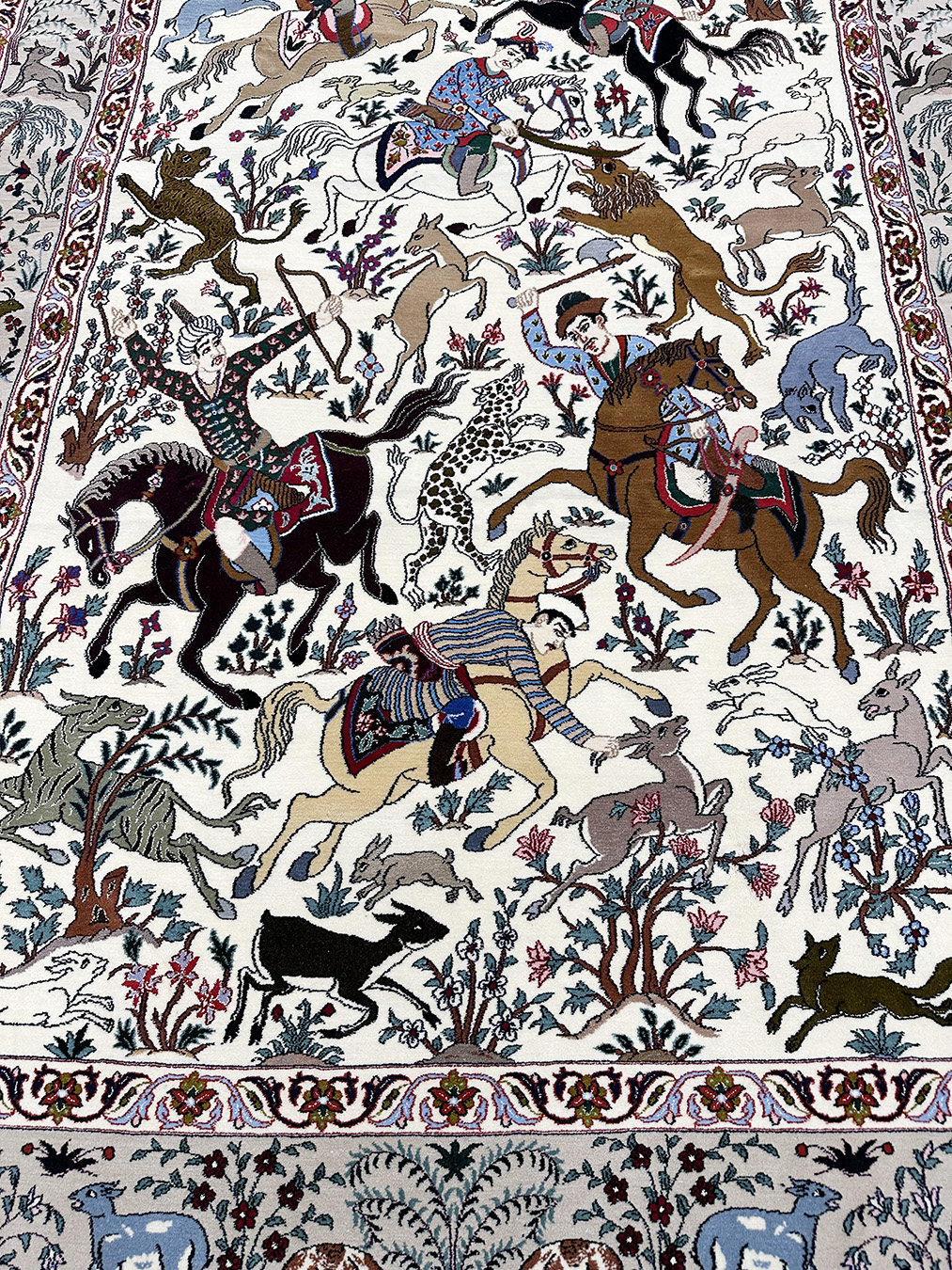 PERSIAN VINTAGE ISFAHAN HUNTING SCENE SIGNED BY KEYVAN 5.2 X 8.5 - Image 4