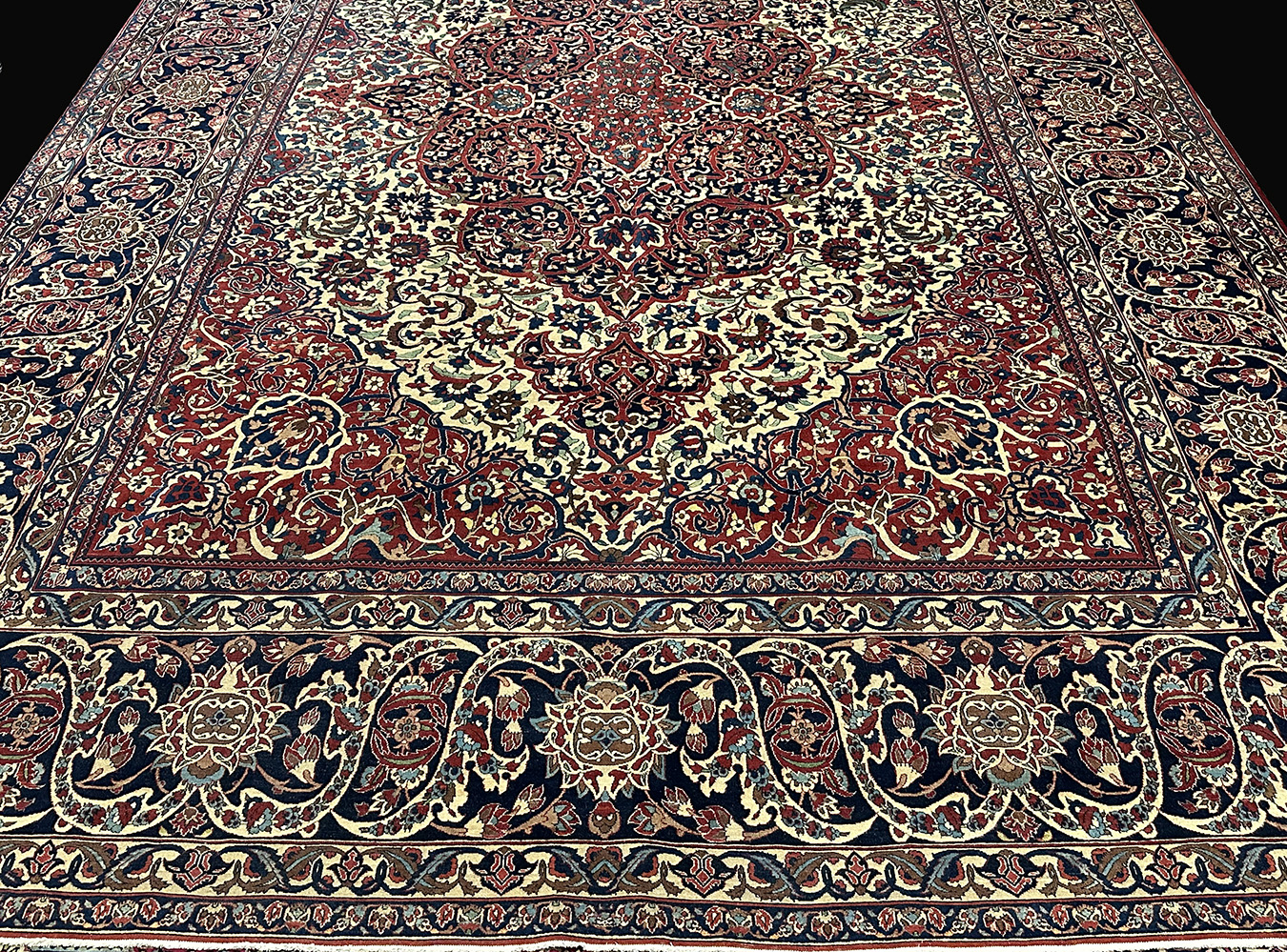 PERSIAN ANTIQUE ISFAHAN AHMAD 10.5 X 15.10 (LATE 18TH CENTURY) - Image 3