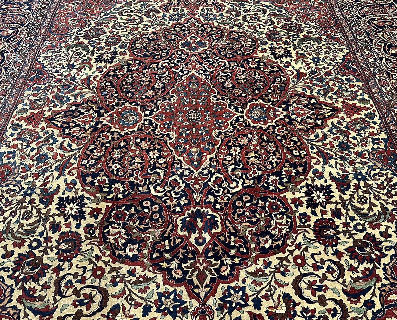 PERSIAN ANTIQUE ISFAHAN AHMAD 10.5 X 15.10 (LATE 18TH CENTURY) - Image 4