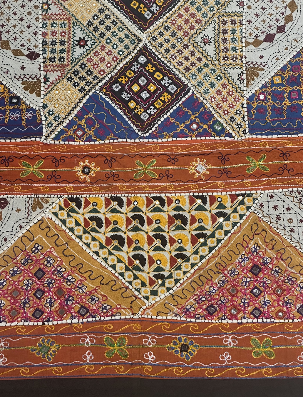 INDIA AGRA OR RAJESTAN HAND EMBROIDERY TEXTILE 7.6 X 7.6 - Image 3